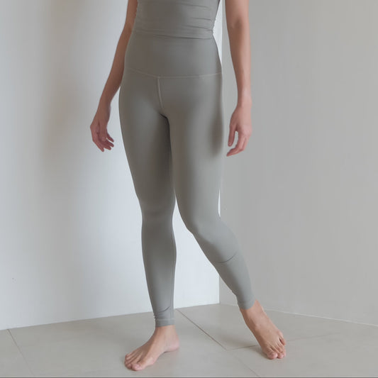 25" inseam leggings in Budding Green